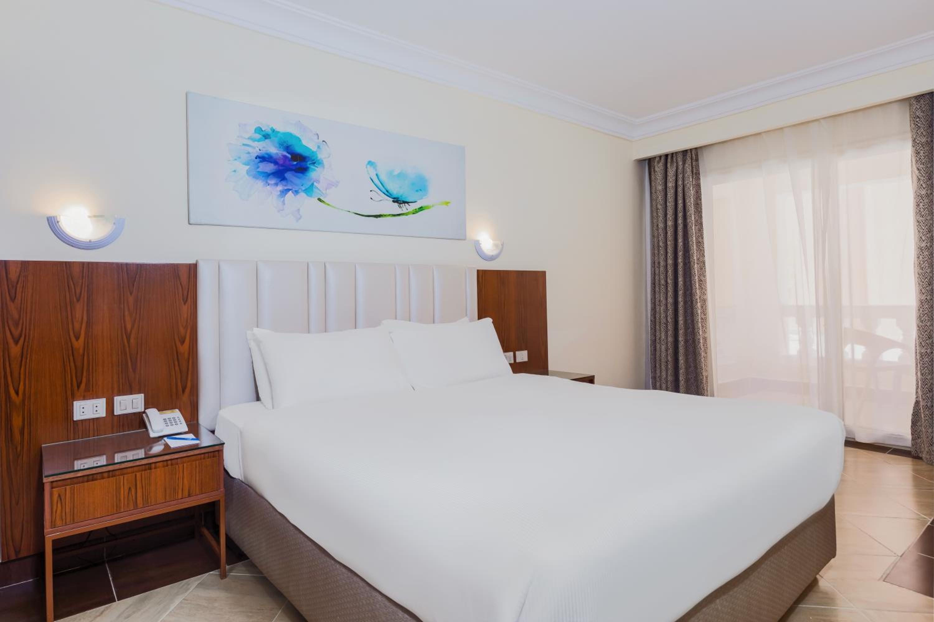Deluxe, King Bed, Pool View