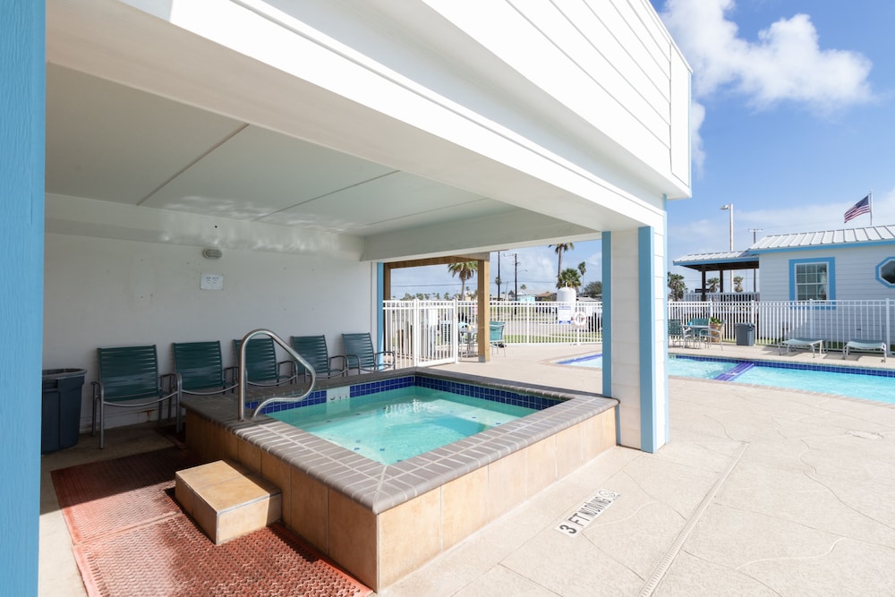 Tropic Island Resort 18/40