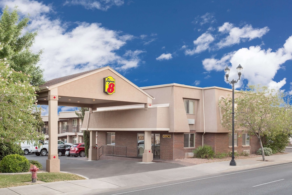 Super 8 By Wyndham St. George UT 1/23