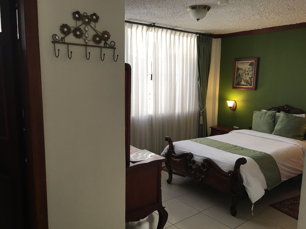 Hostal Mitad Del Mundo 29/69