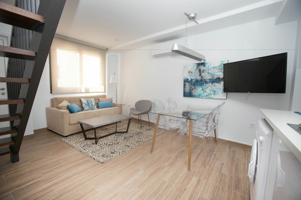 Feelathome Martires Apartments 58/74