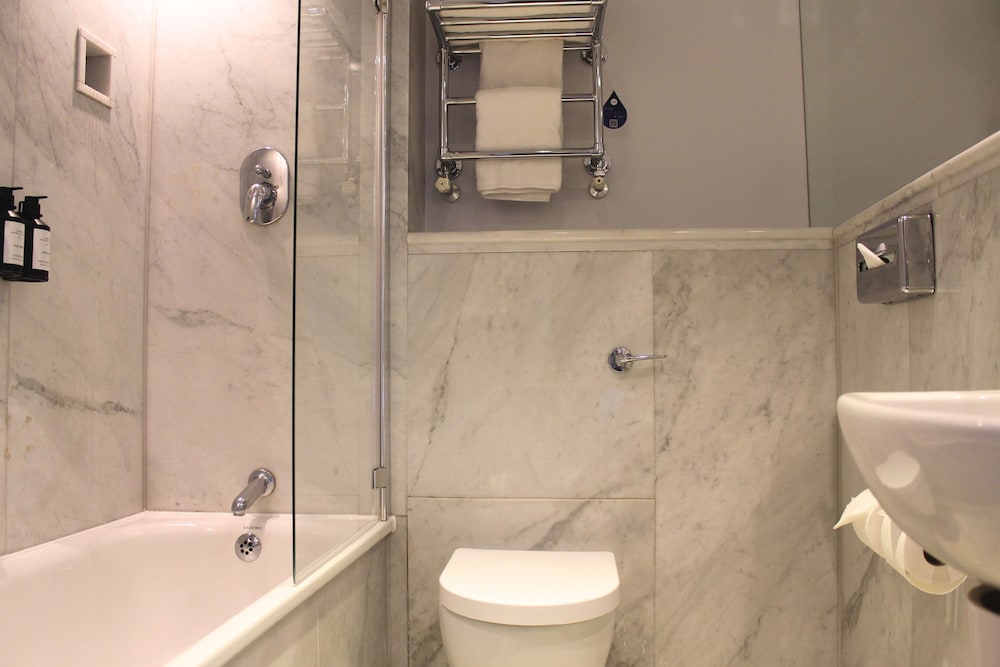 Radisson Blu Hotel, London Tottenham Court Road 47/49