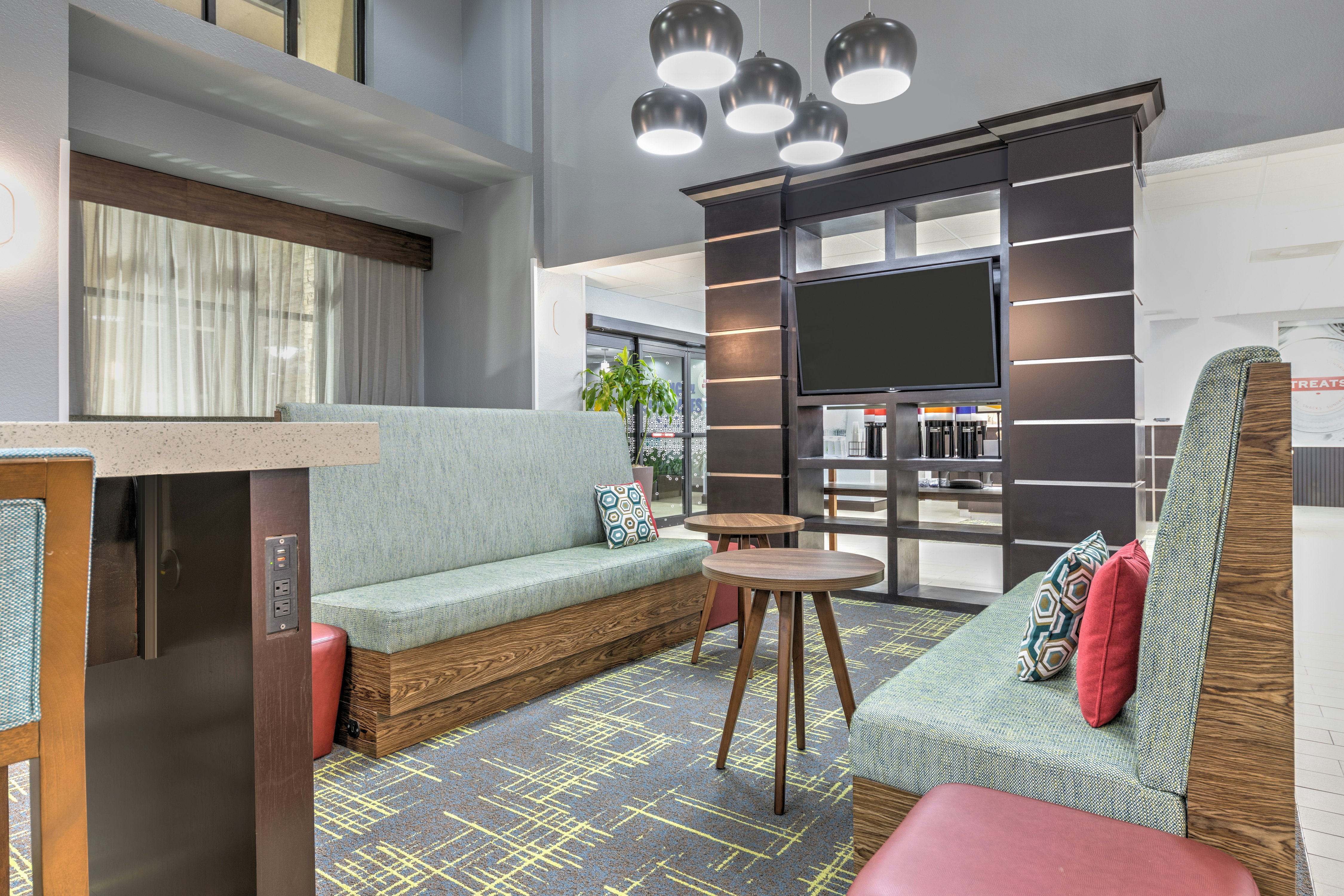 Hampton Inn and Suites Lake Jackson-Clute 27/41