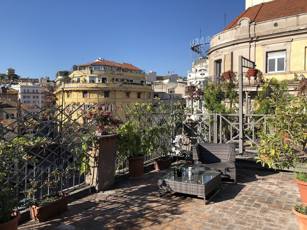 Giuturna Boutique Hotel 66/73