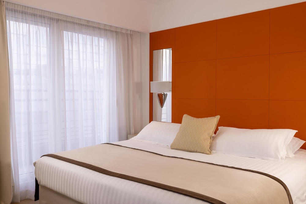 Hotel De Castiglione 8/48