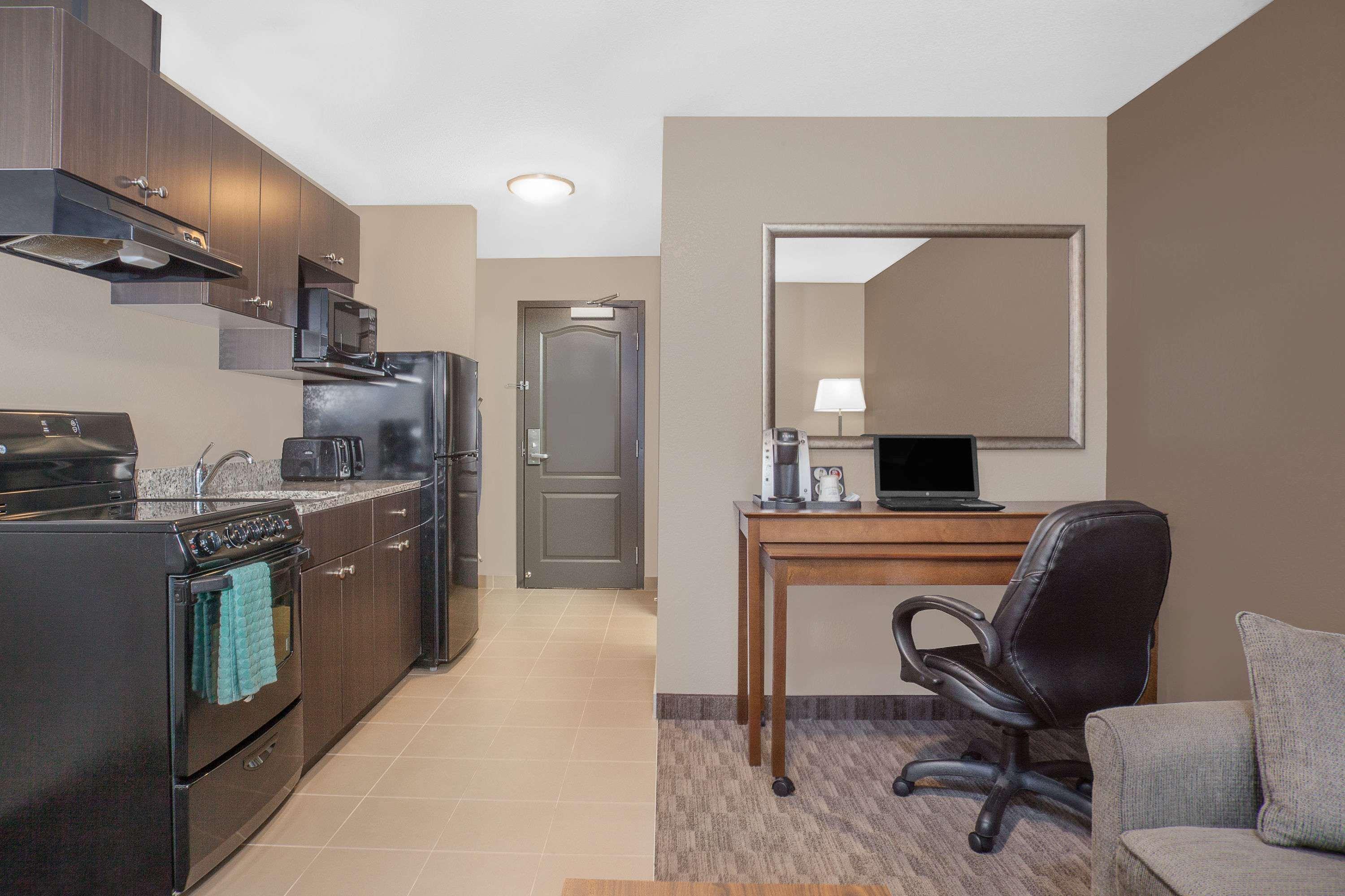 Super 8 by Wyndham Athabasca AB 29/31