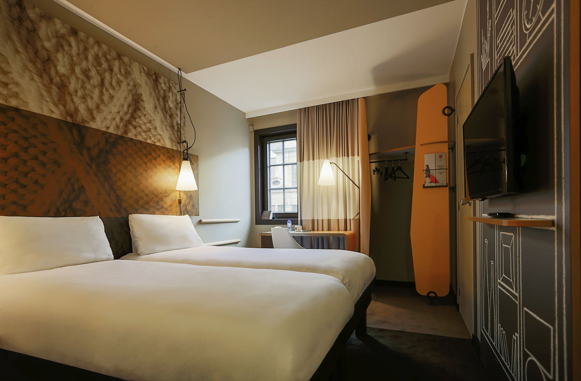 ROOM, DOUBLE BED
