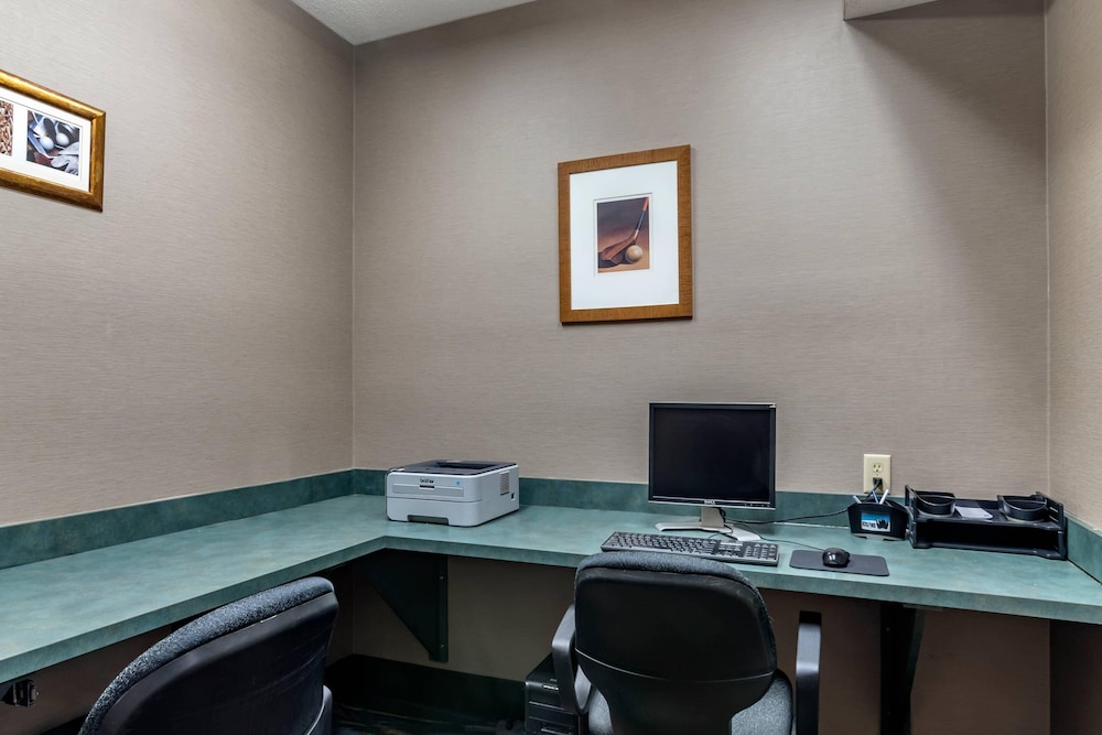 Comfort Inn and Suites Lees Summit Kansas City 33/50
