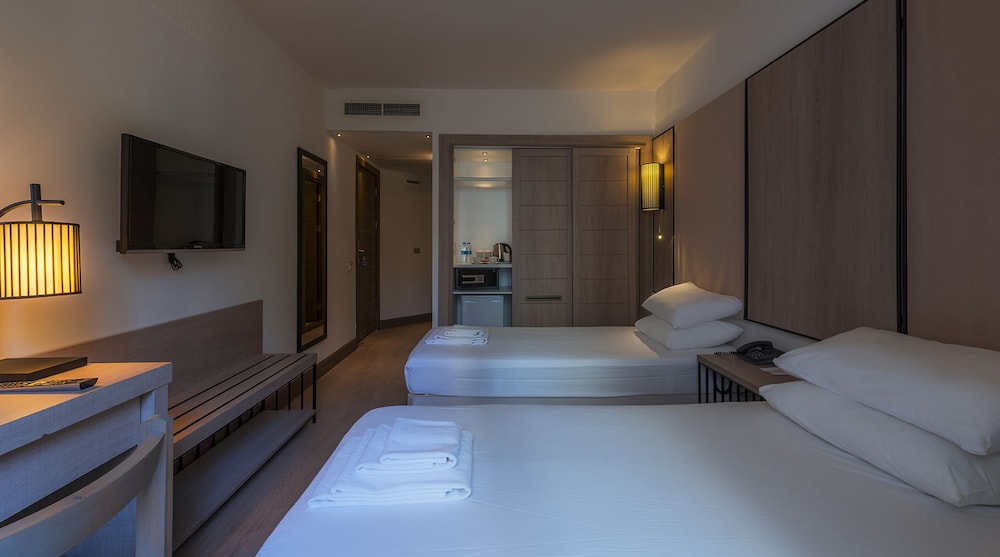 STANDARD, DOUBLE OR TWIN BED