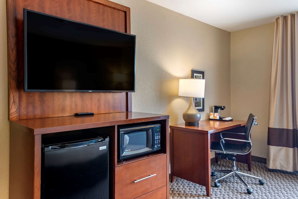 Comfort Inn and Suites Blue Ridge Ga 37/42