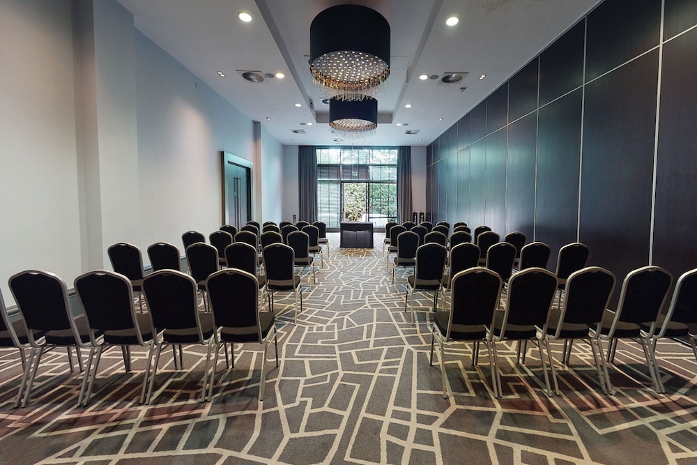 Village Hotel London Watford 39/50