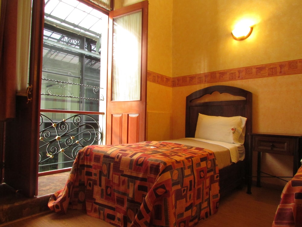 Hotel La Alhondiga 23/58
