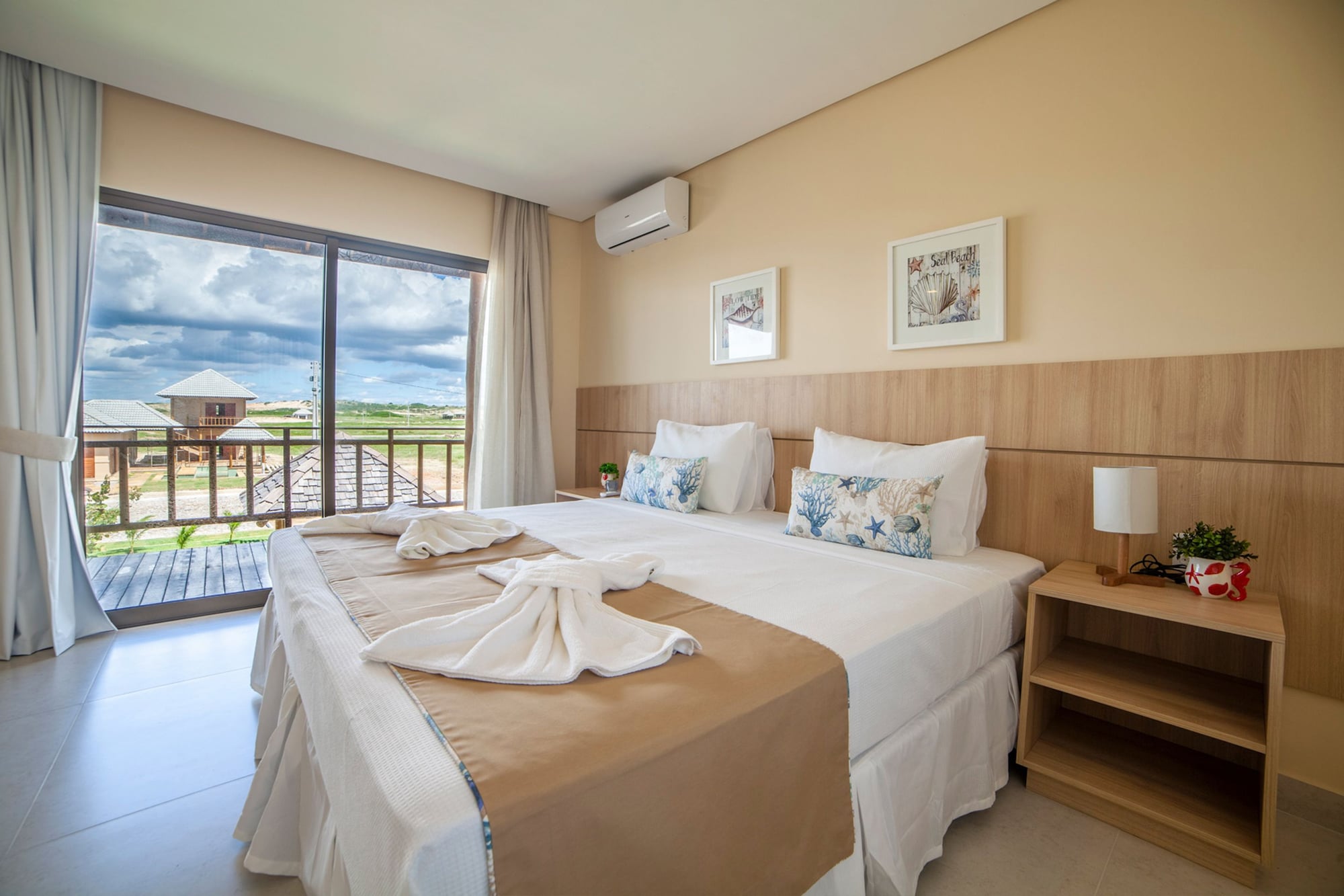 Villa, 3 Queen Beds, Sofa, Pool Access