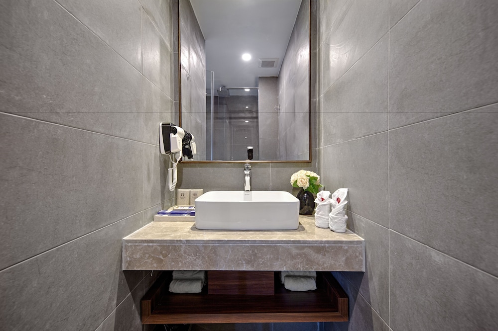 Halina Hotel & Apartment 47/48