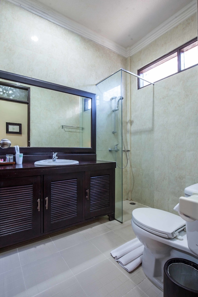 VILA SHANTI BEACH HOTEL 34/36