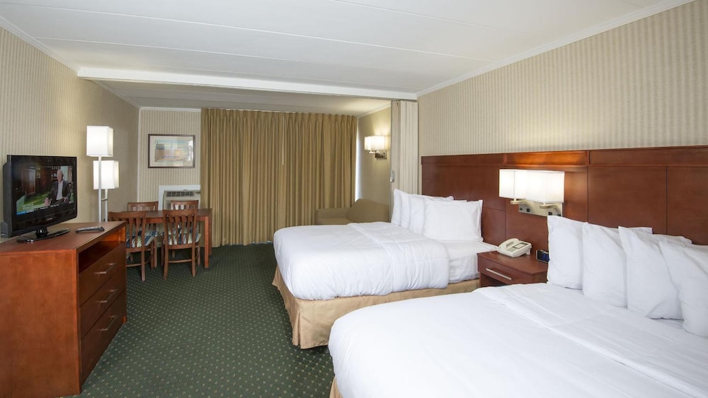 Efficiency, Ocean, 2 Double Beds, Sofa, Corner