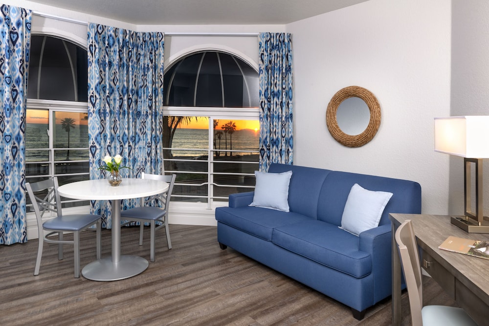 The Beachfront Inn & Suites At Dana Point 24/40