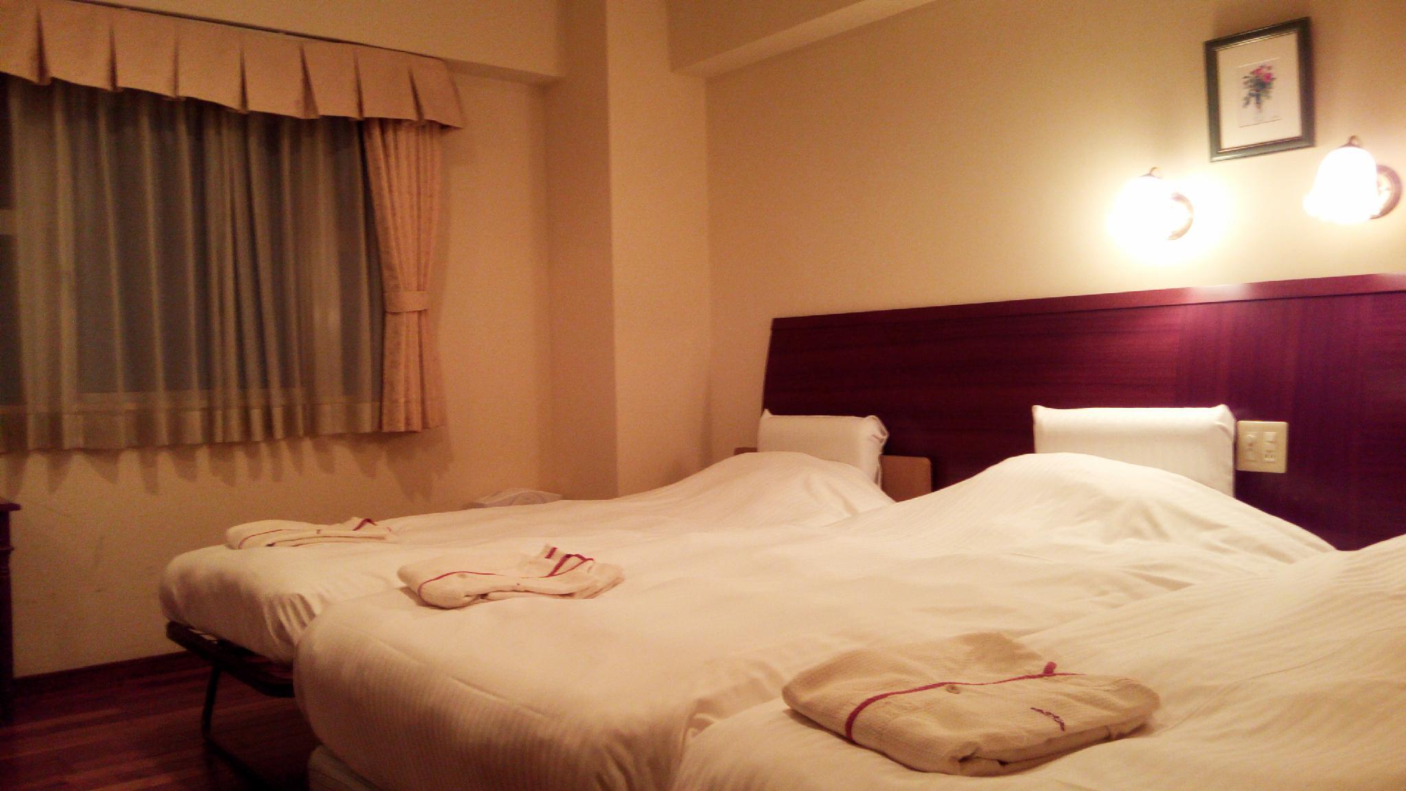 Plus, Triple, Twin Beds, with Extra Bed