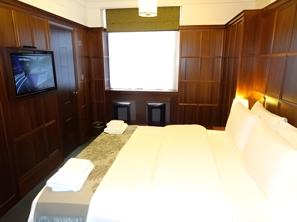 Executive, Single Bed, 2 Double Beds, Patio