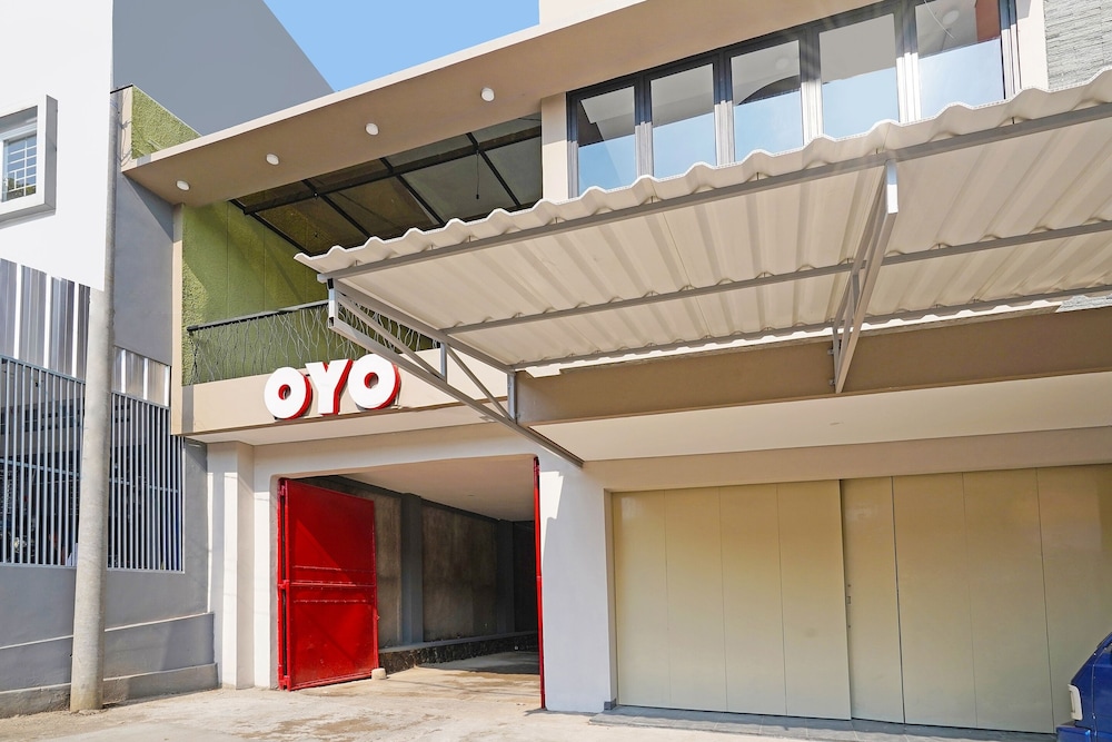 OYO 1898 Louise Place 2/31