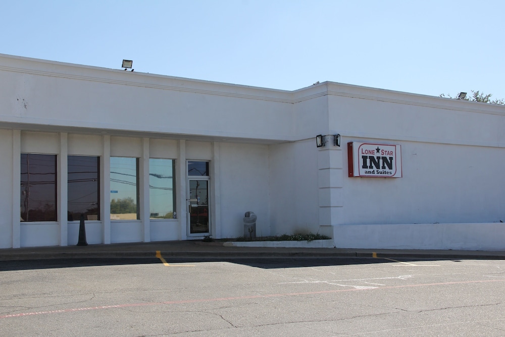 LoneStar Inn & Suites 1/51