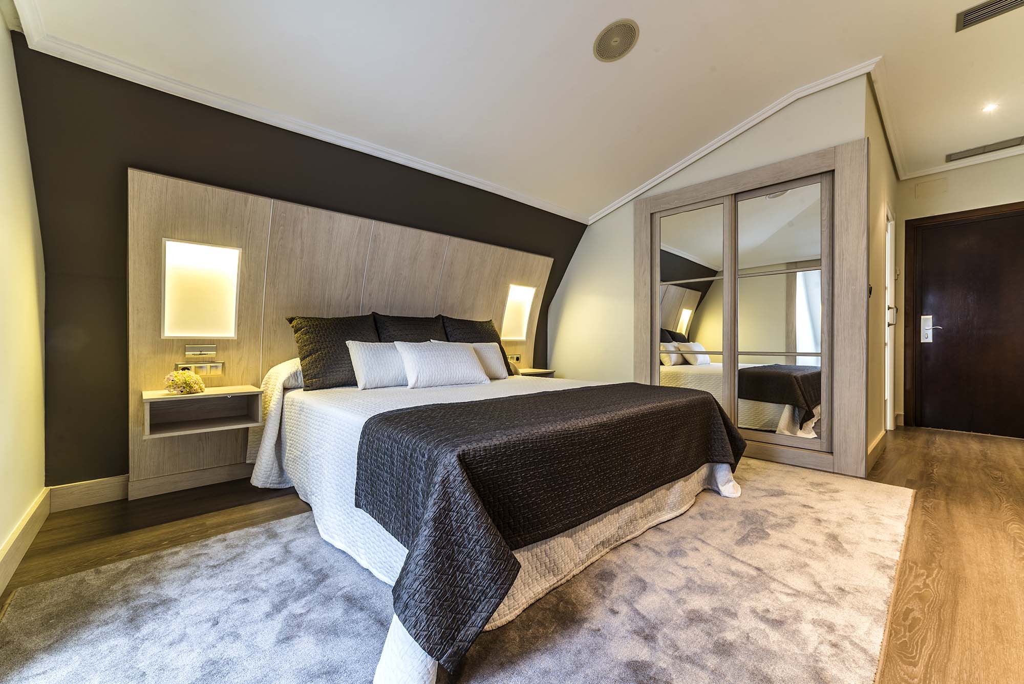 Slope, Deluxe, Single, Double Bed