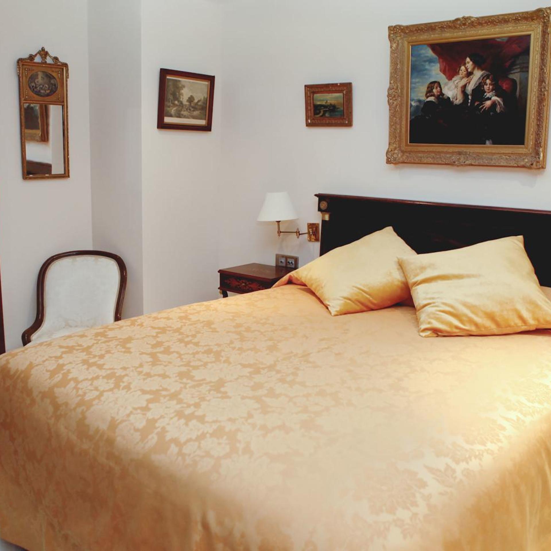 STANDARD, DOUBLE OR TWIN BED