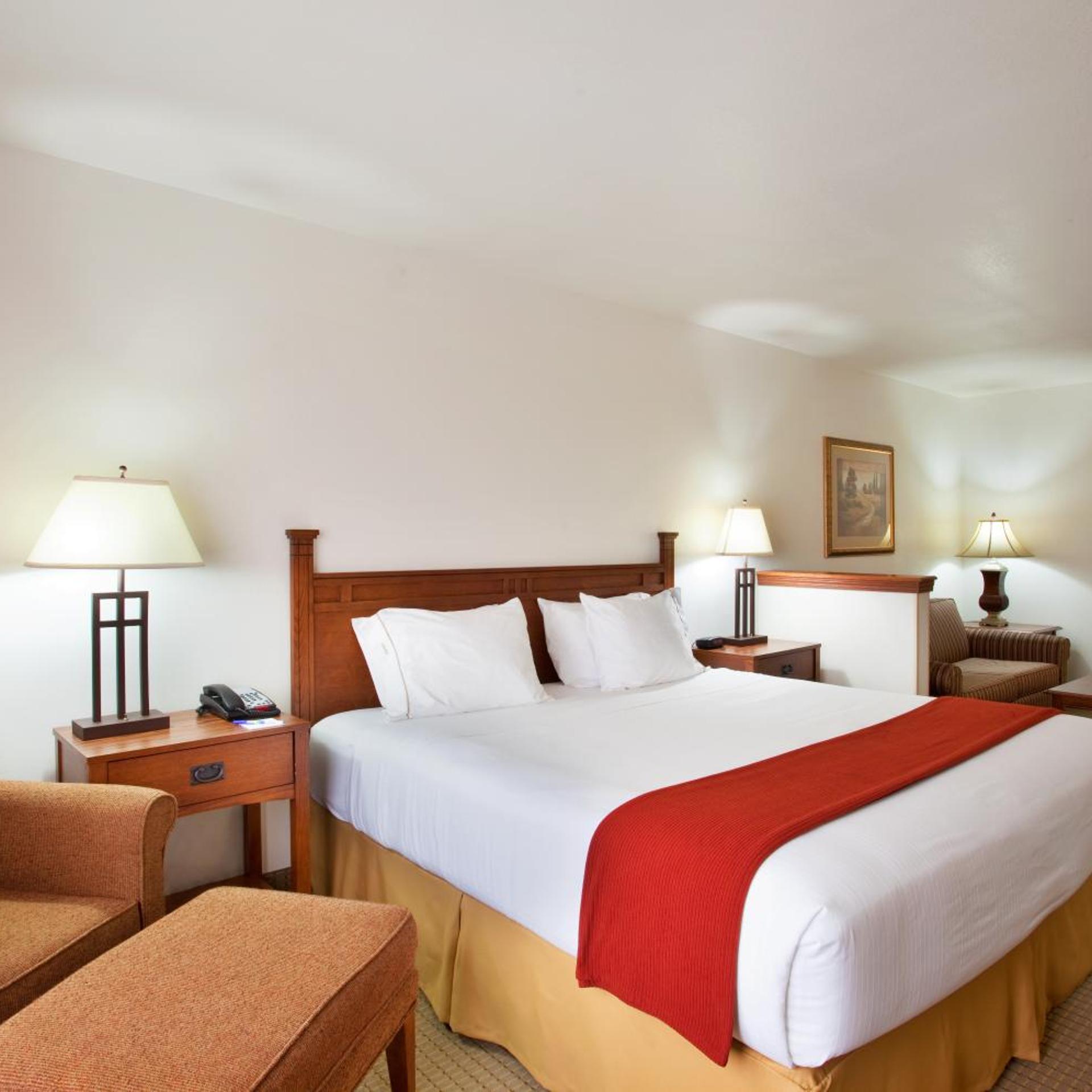 جناح بغرفة نوم واحدة، Holiday Inn Express Hotel And Suites Mattoon 6/7