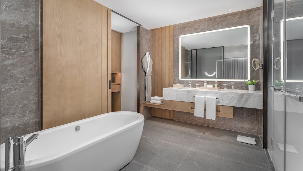 1 Bedroom, Suite, Single Bed, Dining Area، Holiday Inn Wuhan Houguan Lake by IHG 5/6