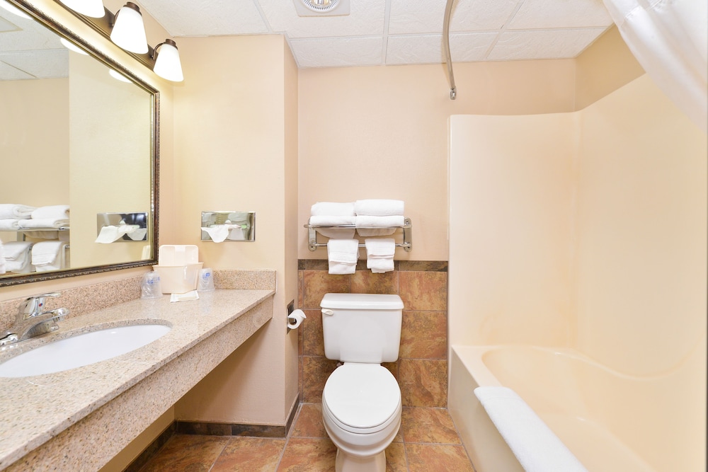 Revel Hotel Minot, SureStay Collection by Best Western 64/66