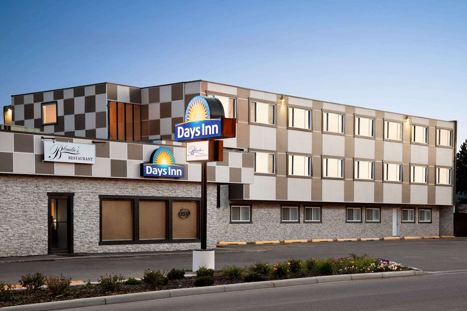 Days Inn by Wyndham Sylvan Lake 2/26