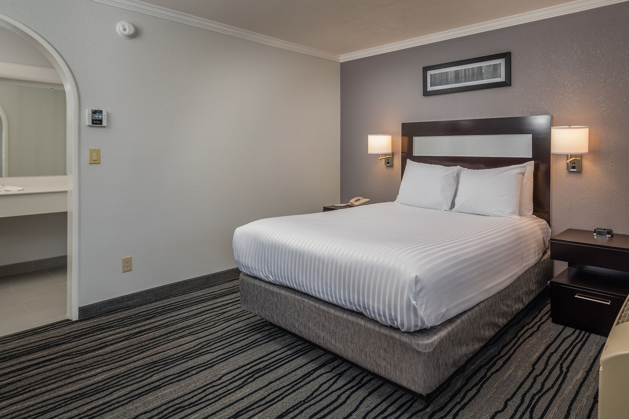 Standard, Queen Bed