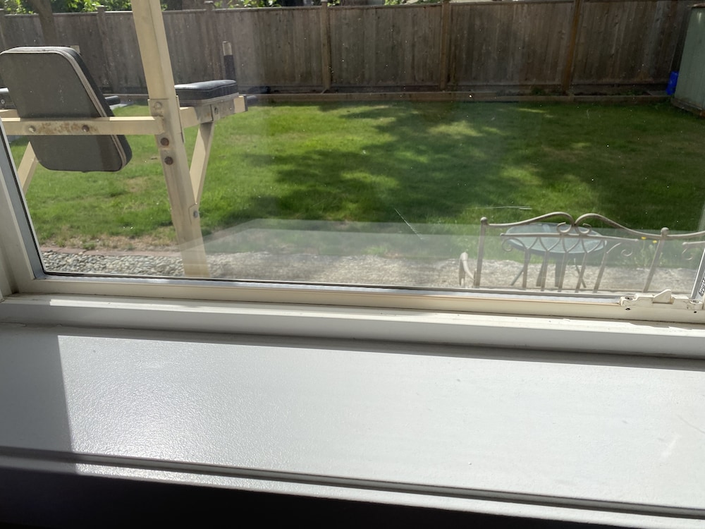 YVR Vickies Bed and Breakfast 55/57