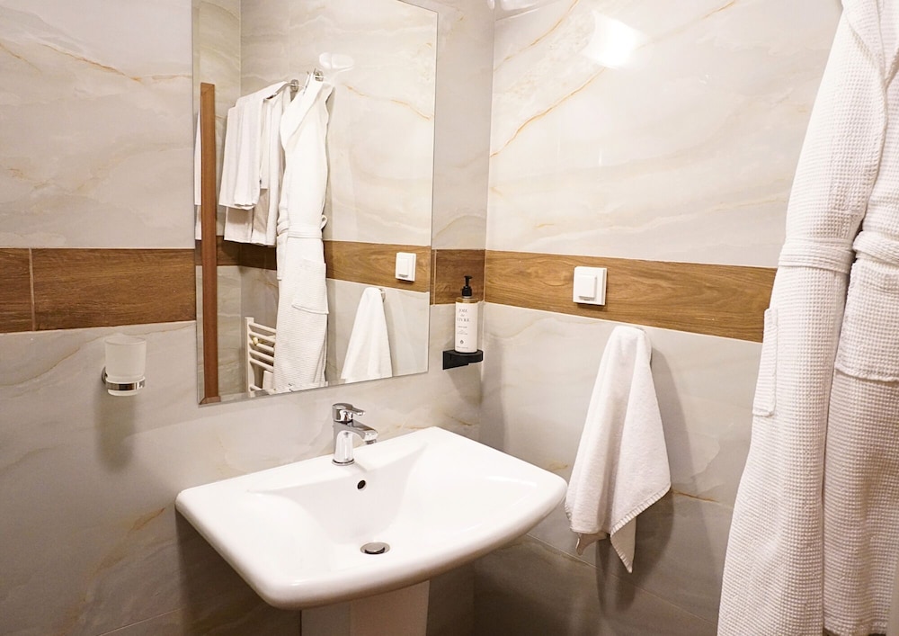 شقة بسرير فردي بغرفتي نوم مع أريكة في الطابق الأرضي، St George Ski Spa 8/10