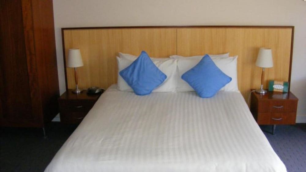 Ocean Beach Hotel 21/45