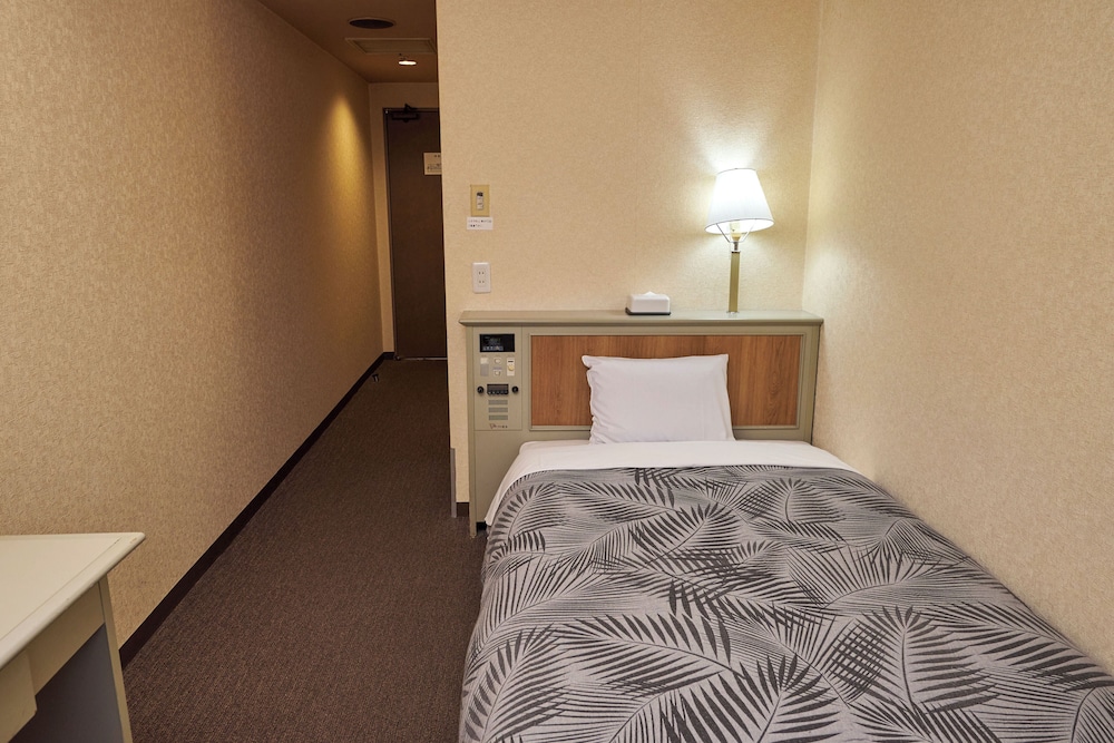 ROOM, SINGLE, ELECTRONIC CIGARETTE ONLY, SMOKING