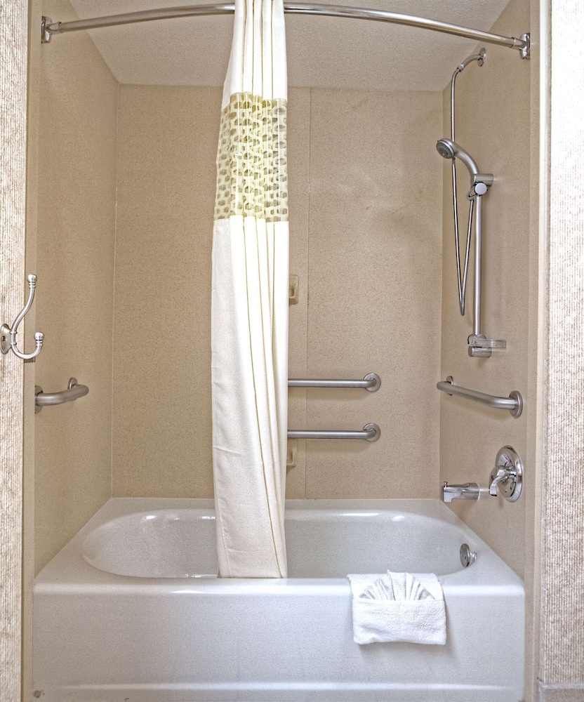 Hampton Inn Fremont 7/36