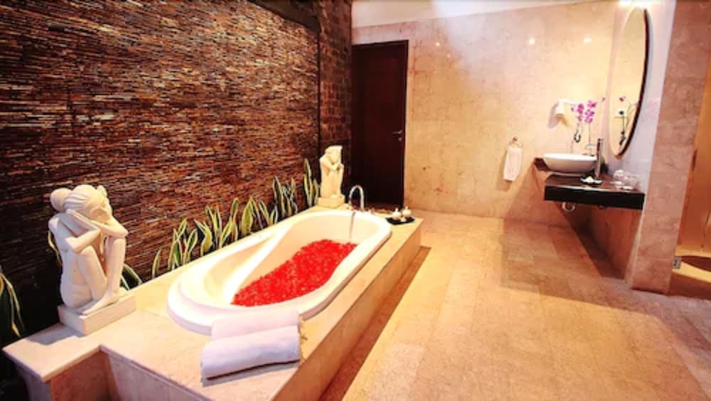 THE AMASYA VILLA 34/53
