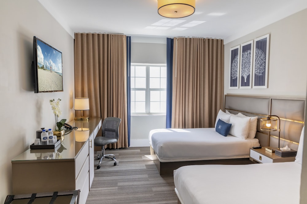 DELUXE, 2 DOUBLE BEDS