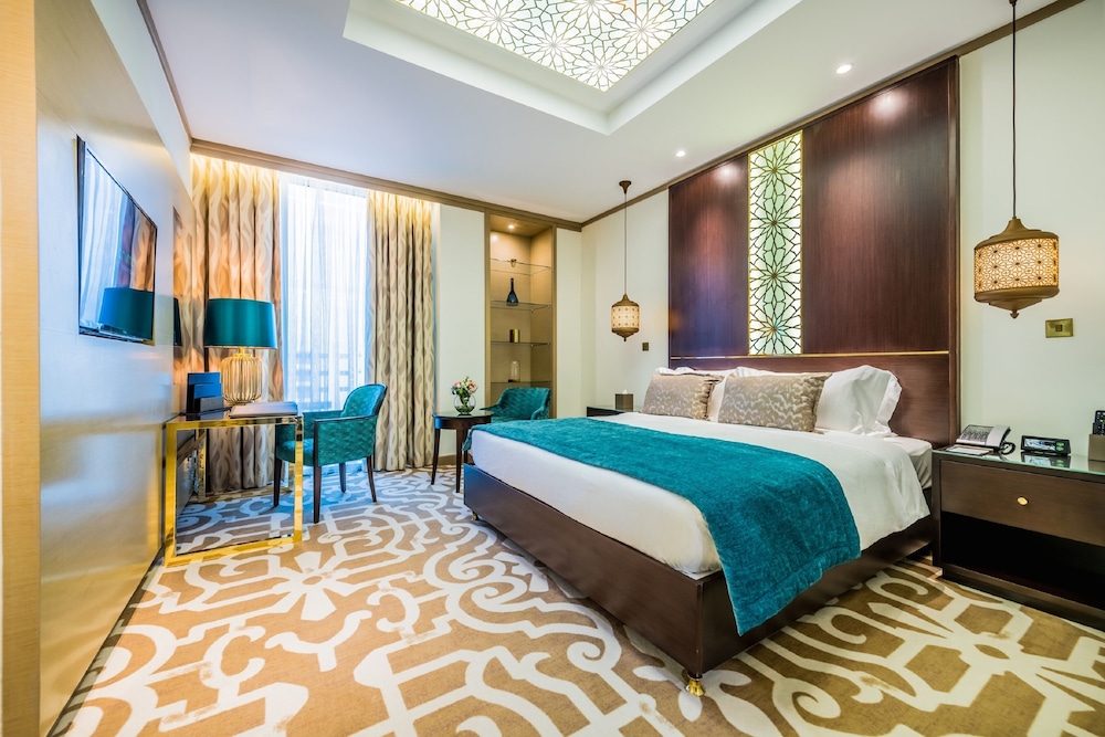 EXECUTIVE KING SUITE