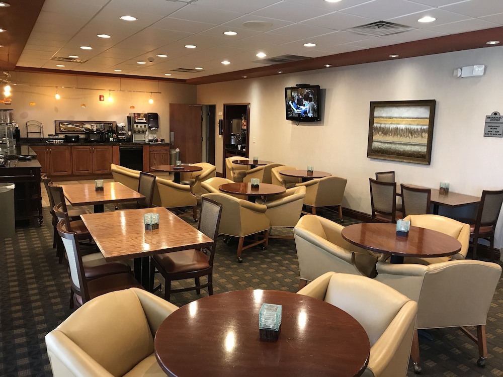 Norfolk Country Inn Suites 31/37
