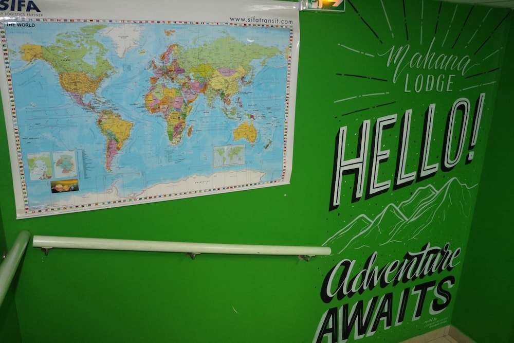 Mahana Lodge Hostel & Backpacker 68/69