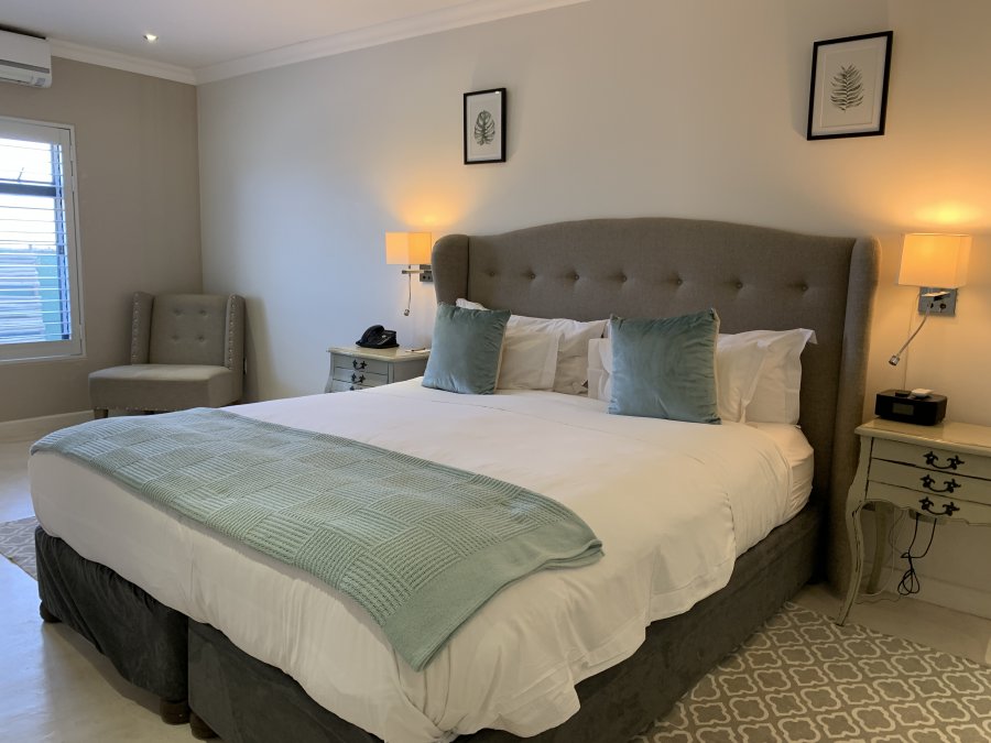 Courtyard, Suite