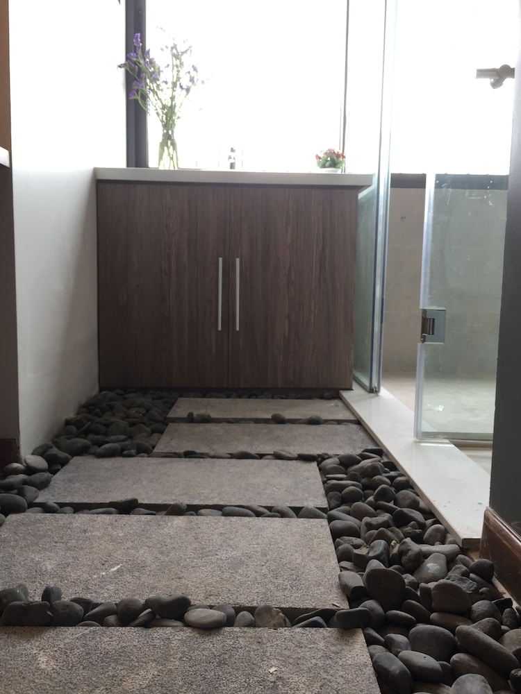 Unique Serviced Apartment 30/34