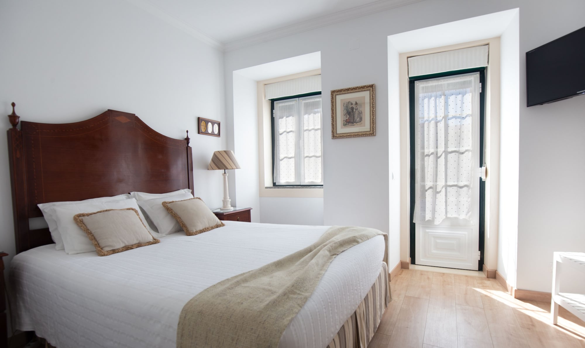 2 BEDROOMS, CITY, APARTMENT
