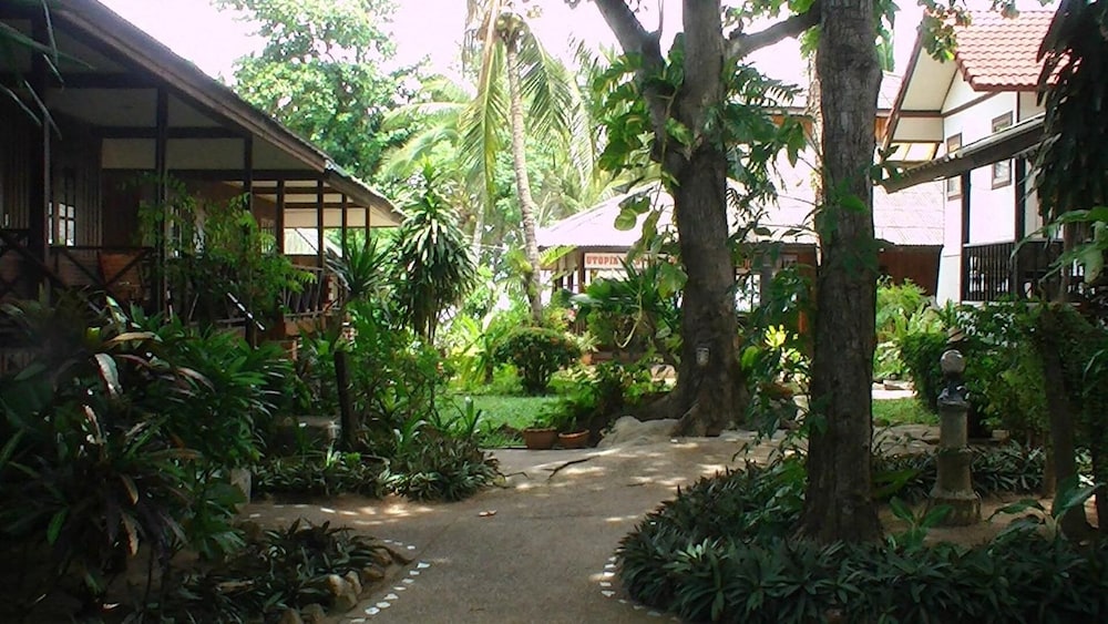 Utopia Resort 53/62