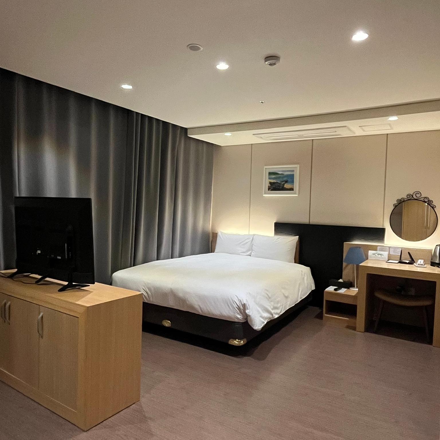 Room, Double Bed, Accessible