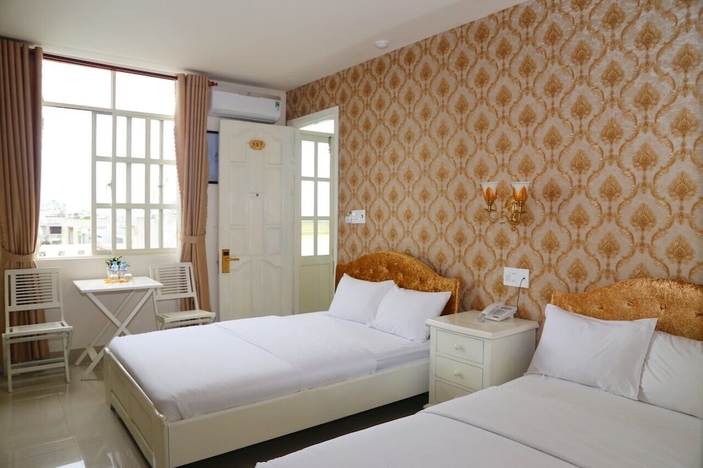 Royal Hotel 16/41