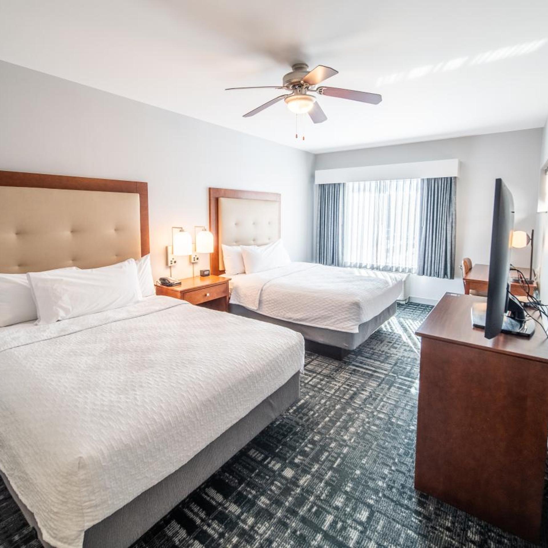 2 Bedrooms, Suite, King Bed