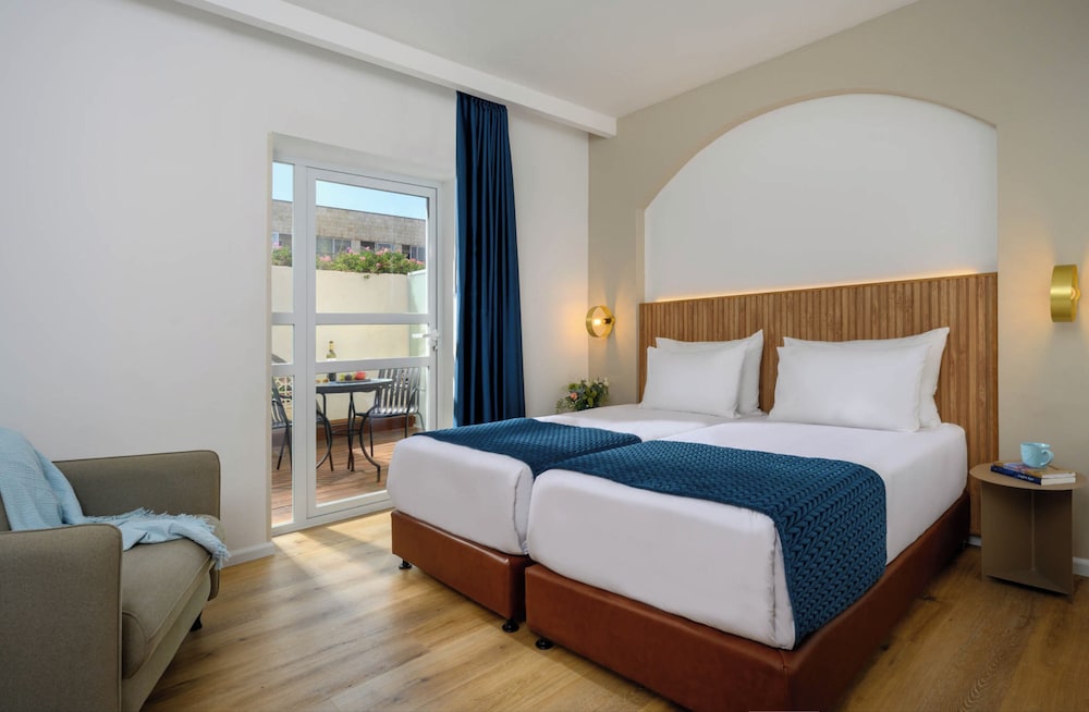 DELUXE, TWIN BEDS, BALCONY